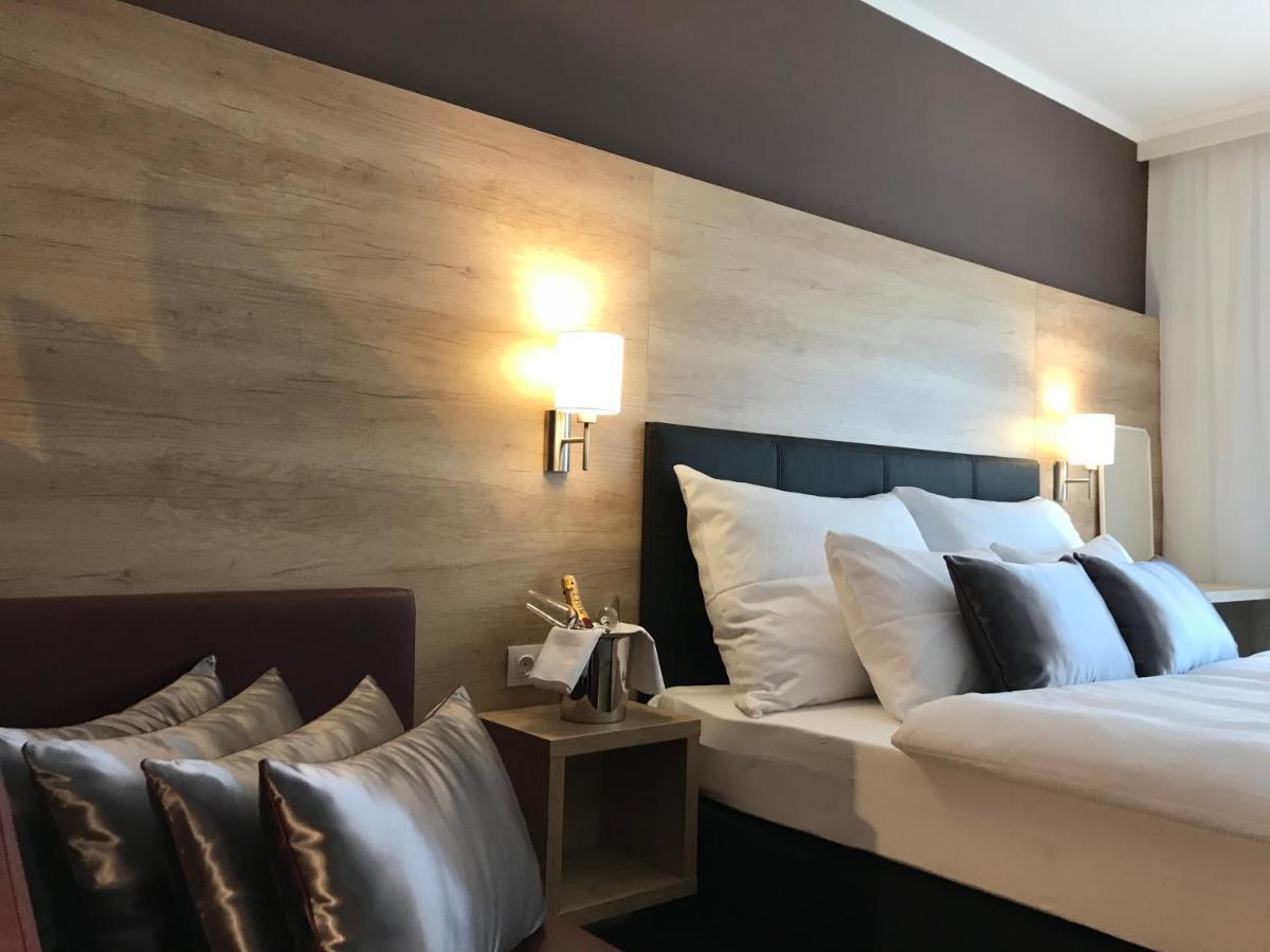 Villa Aruba & Private Spa Suites Keszthely Exteriör bild