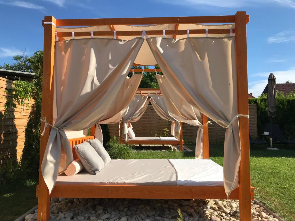 Villa Aruba & Private Spa Suites Keszthely Exteriör bild