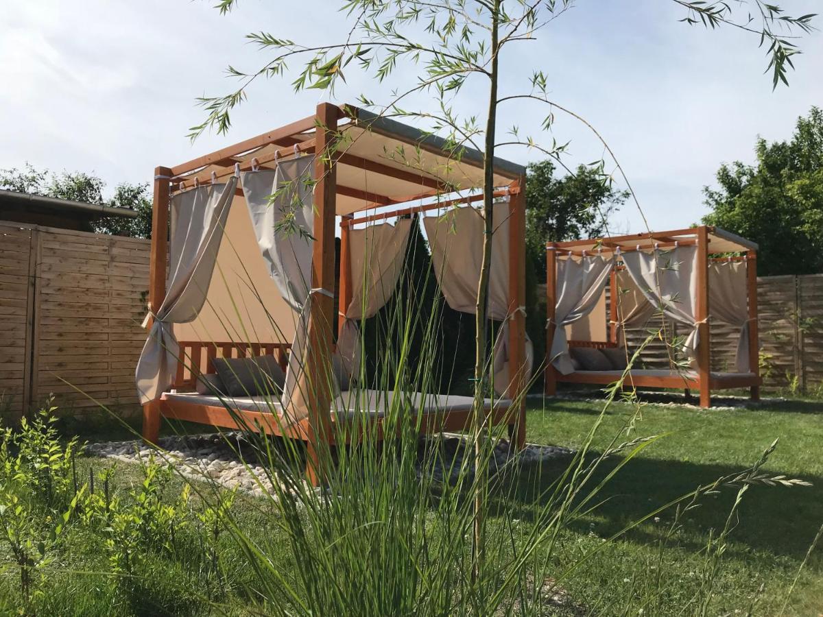 Villa Aruba & Private Spa Suites Keszthely Exteriör bild