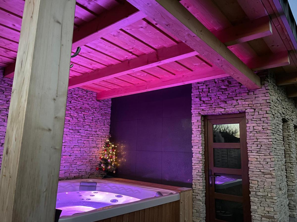 Villa Aruba & Private Spa Suites Keszthely Exteriör bild