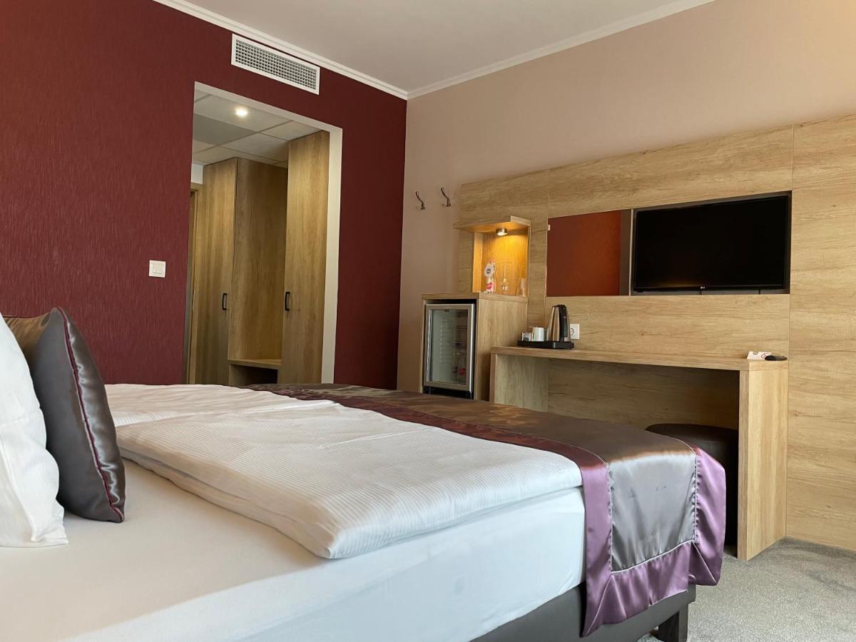 Villa Aruba & Private Spa Suites Keszthely Exteriör bild