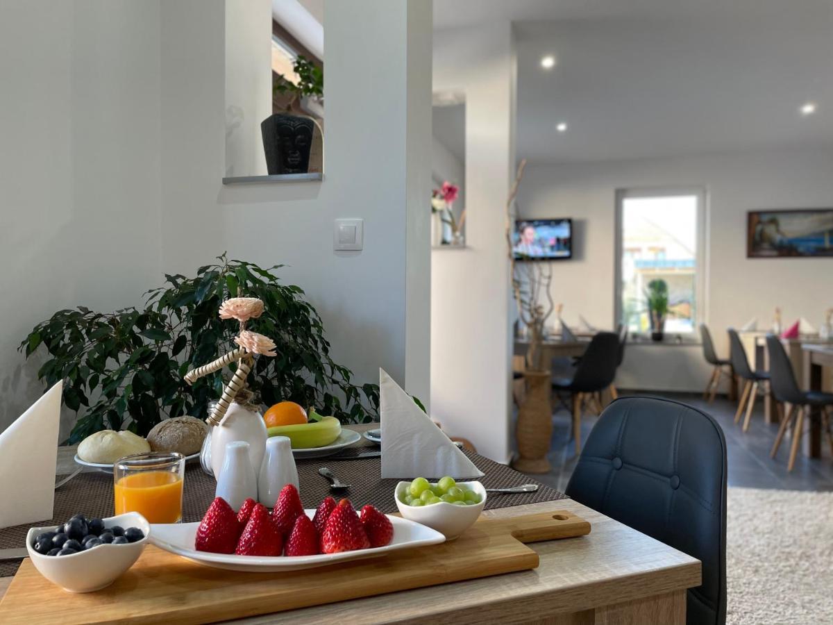 Villa Aruba & Private Spa Suites Keszthely Exteriör bild