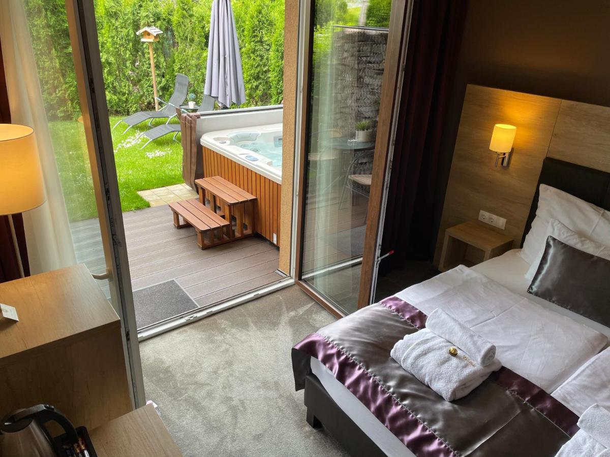 Villa Aruba & Private Spa Suites Keszthely Exteriör bild
