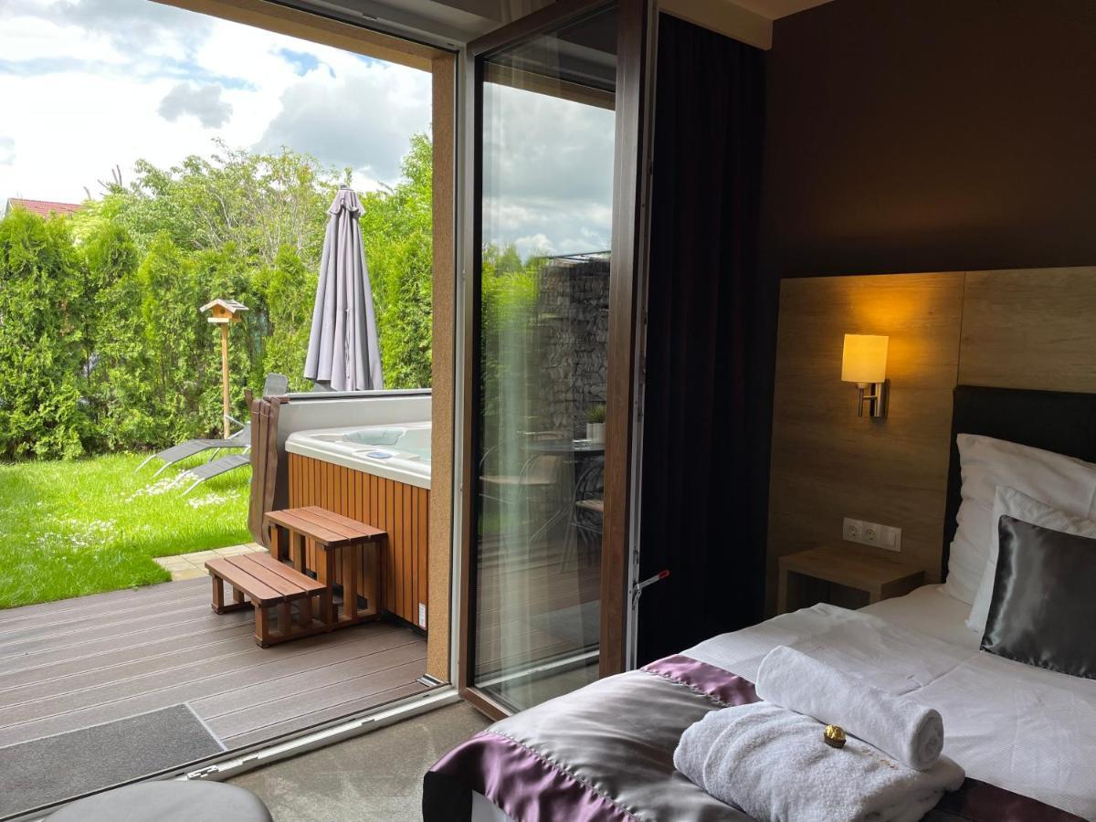 Villa Aruba & Private Spa Suites Keszthely Exteriör bild