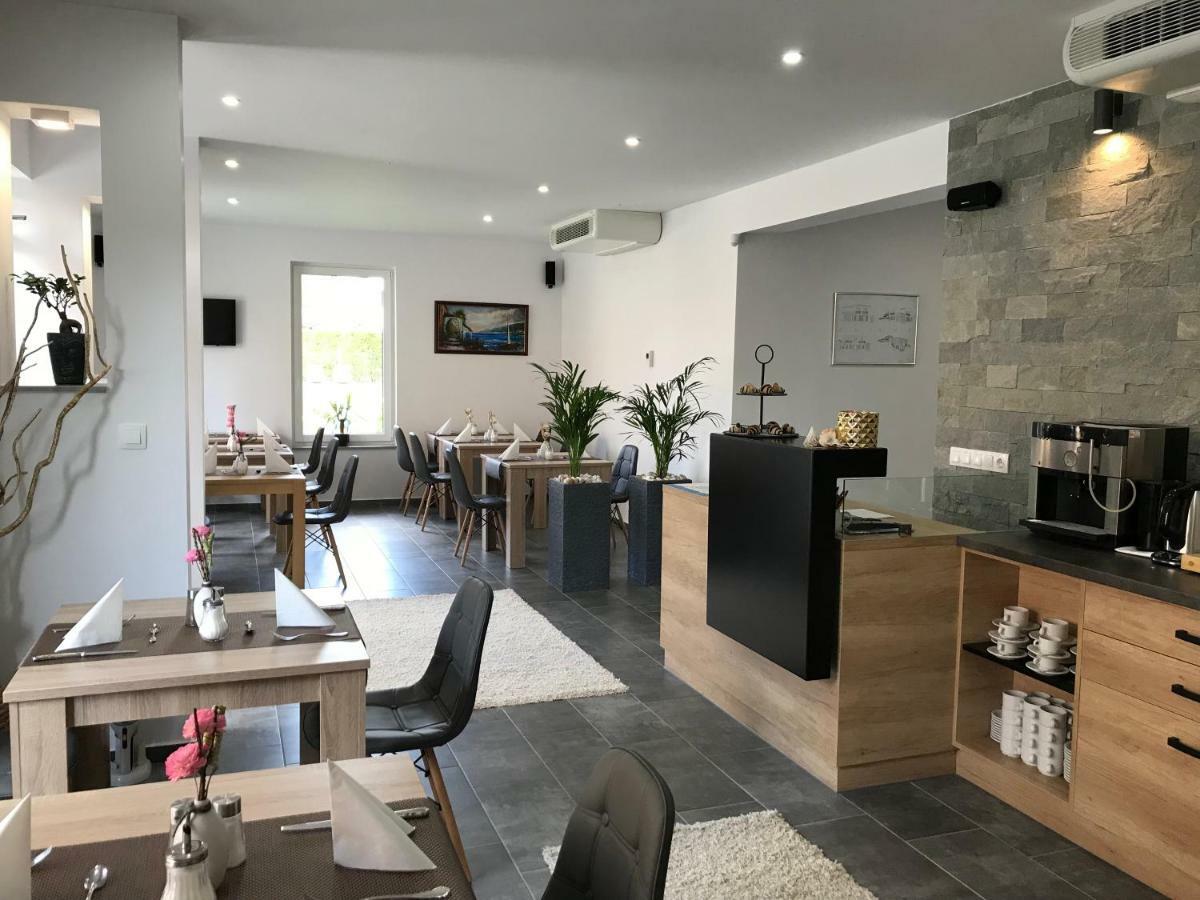 Villa Aruba & Private Spa Suites Keszthely Exteriör bild