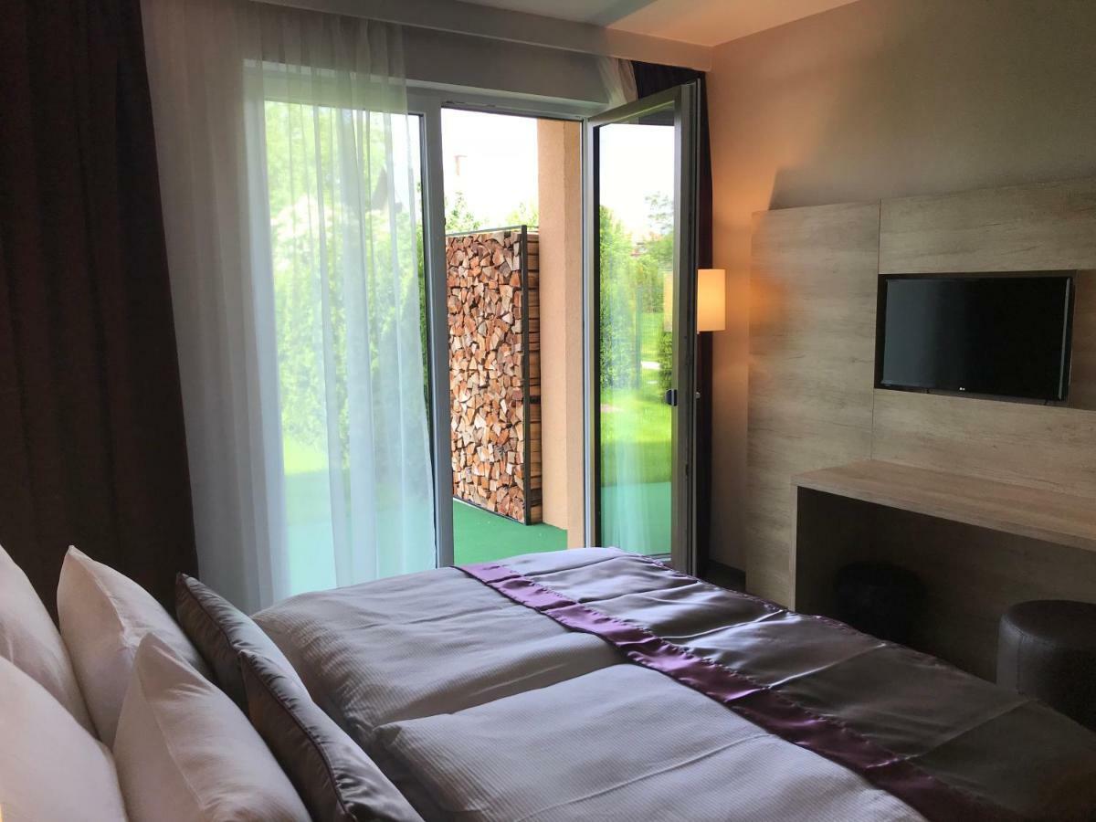 Villa Aruba & Private Spa Suites Keszthely Exteriör bild