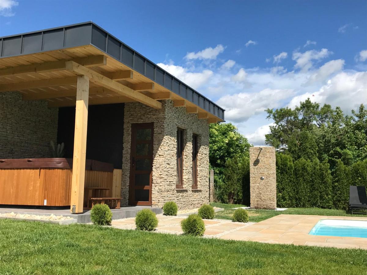 Villa Aruba & Private Spa Suites Keszthely Exteriör bild