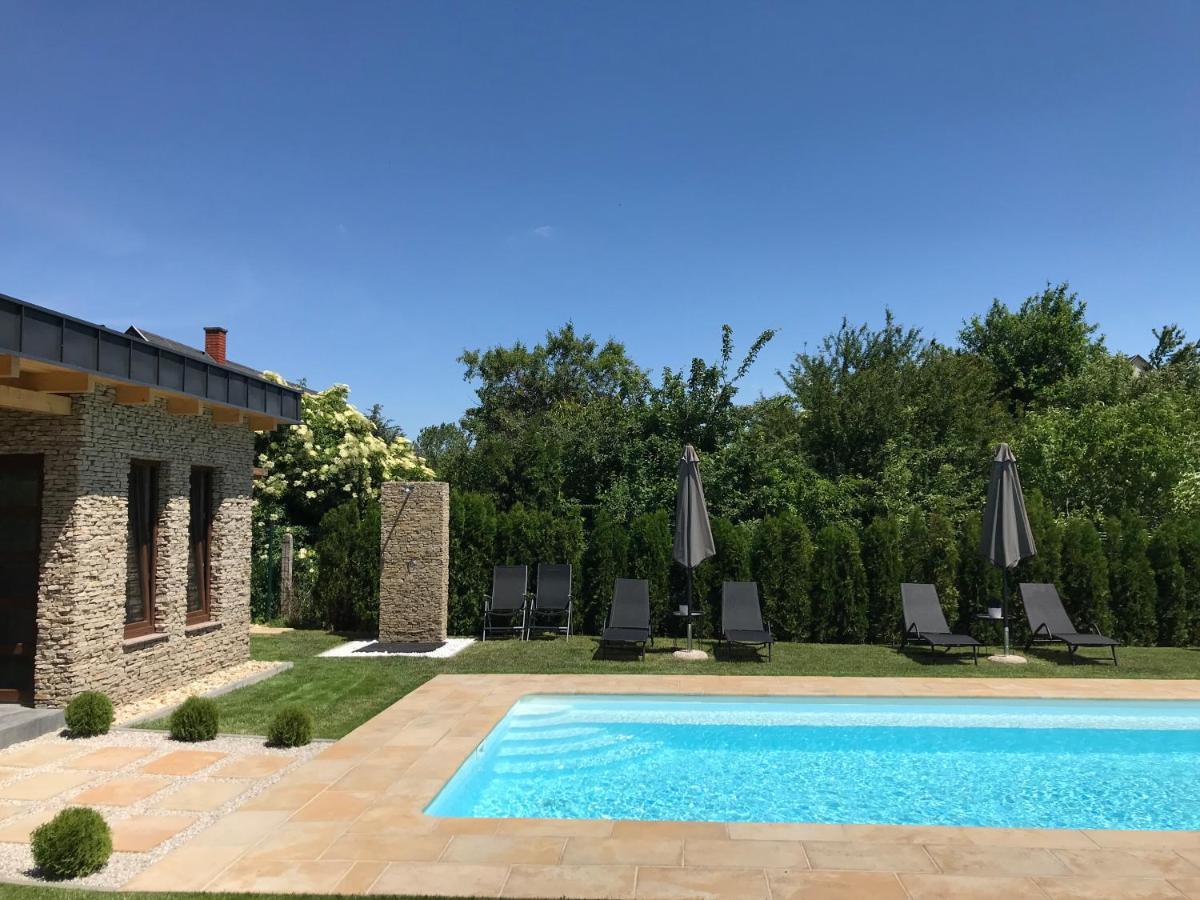 Villa Aruba & Private Spa Suites Keszthely Exteriör bild